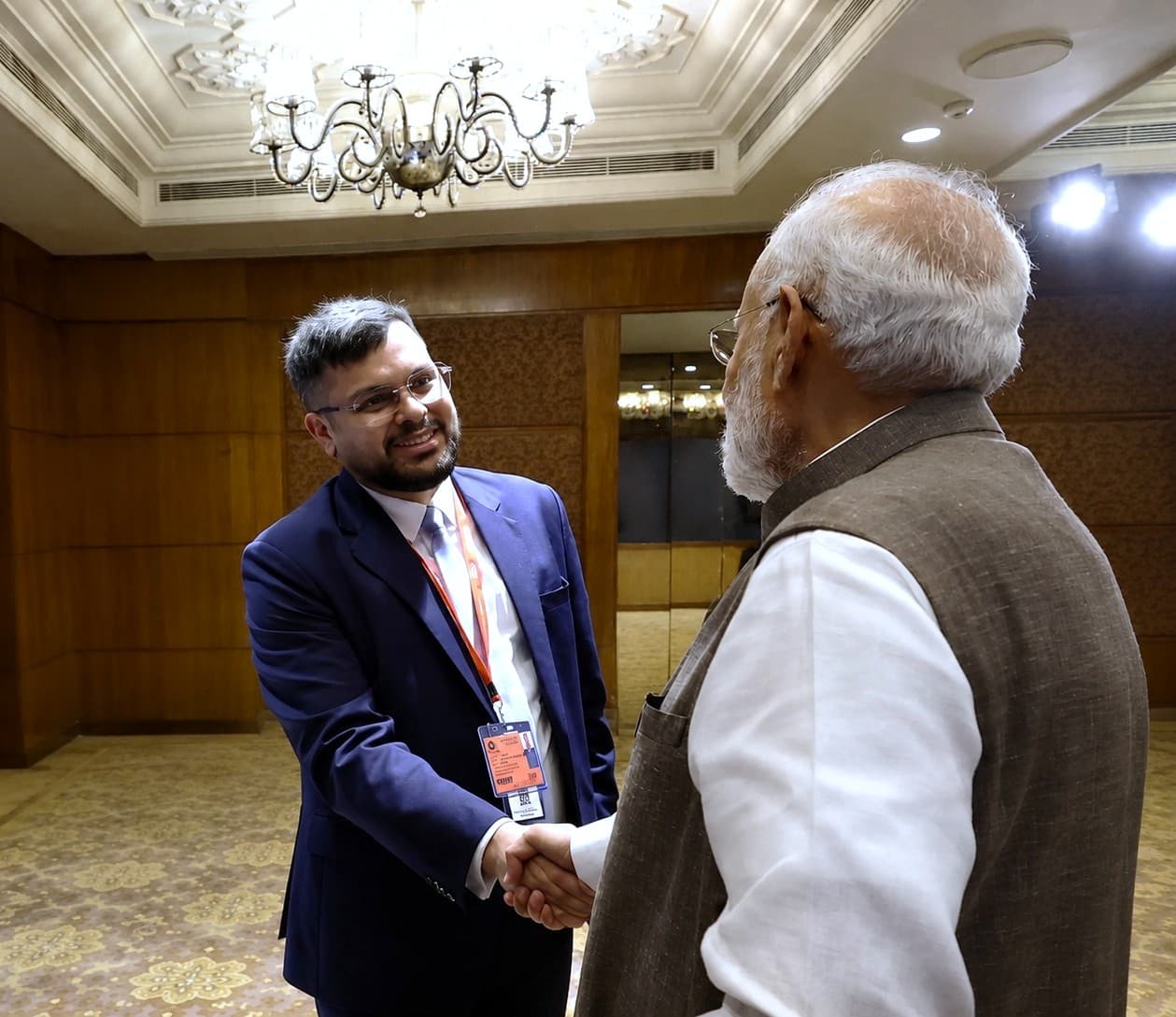 Prime Minister Narendra Modi greeting delegates at the forum