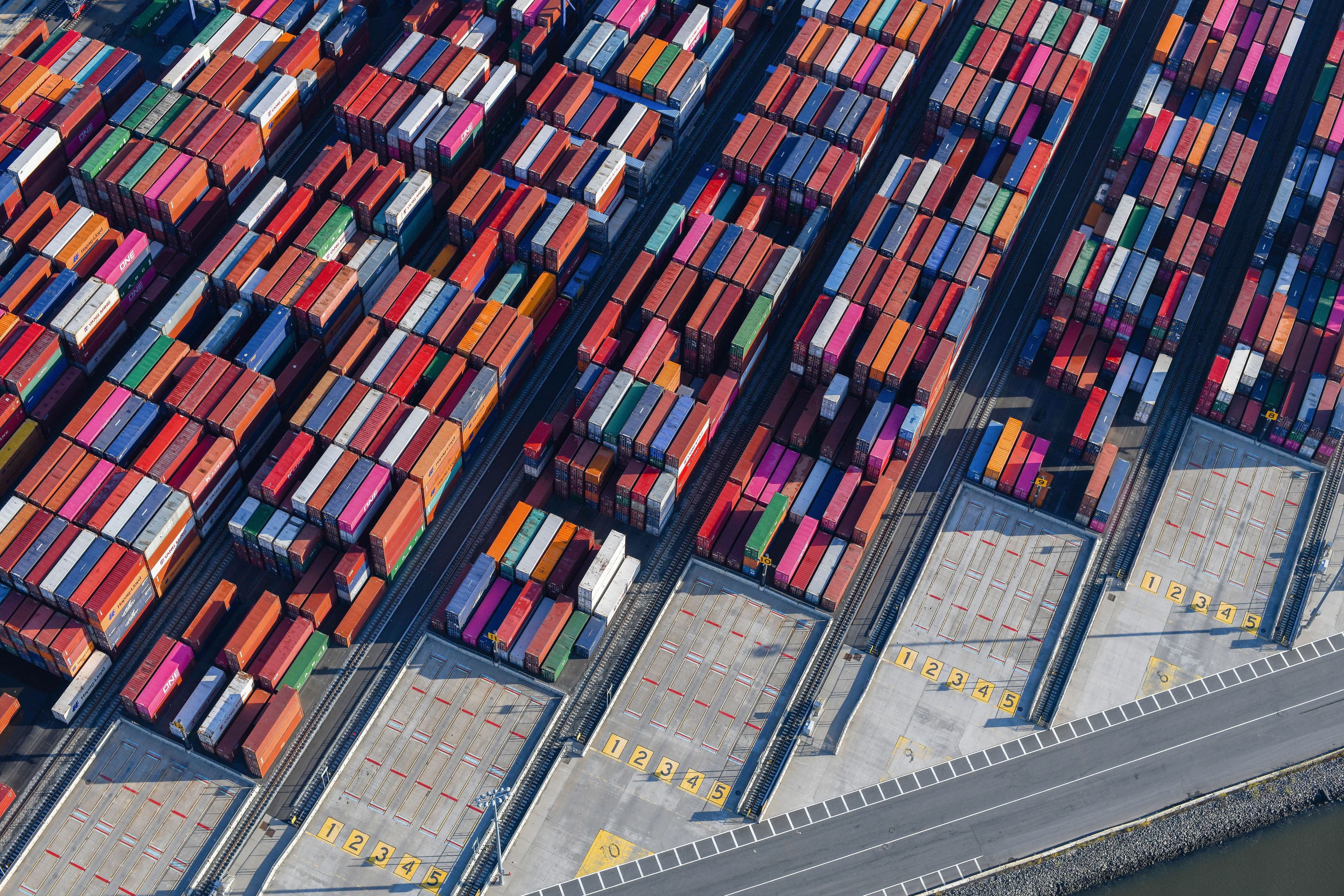 Trade documents — signing or port photo